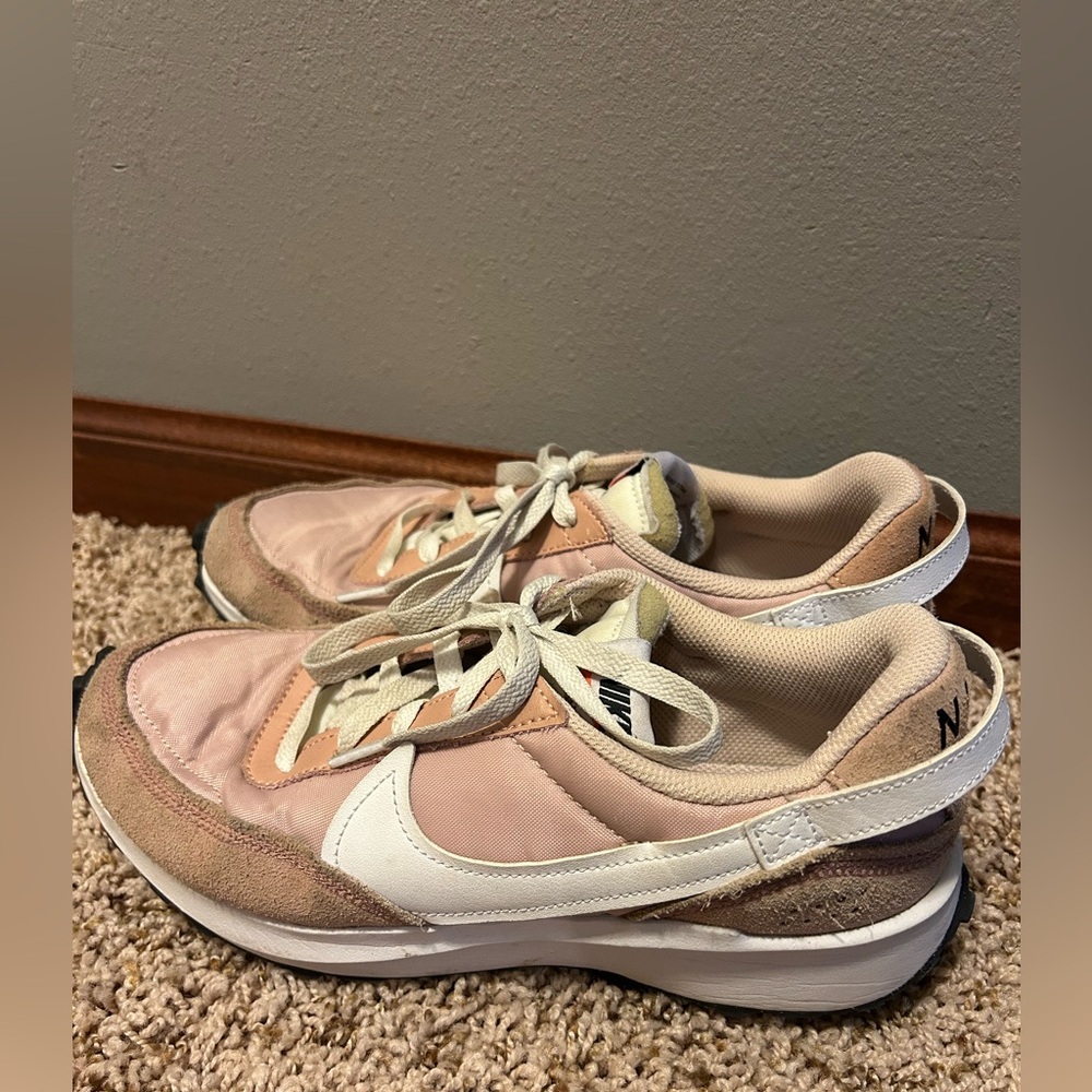 Nike shoes - Picture 2 of 5